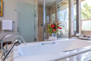 Hair dryer - Fairway Villa 120A: Charming w/Shared Pool, AC, 2 Golf Carts & Lanai Ocean Views (Kailua Kona)