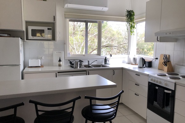 Coffee/tea maker, fridge, microwave, oven