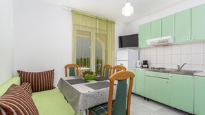 A compact kitchen with a dining area, a TV, and a refrigerator. - Awesome apartment in Jurandvor with WiFi (Jurandvor)