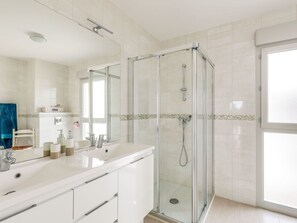 Towels - Cosy apartment for 7 guests with A/C, pool, WIFI, TV and terrace (Saint-raphaël)