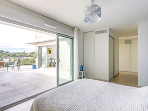 3 Schlafzimmer, Reisekinderbett, kostenloses WLAN, Bettwäsche