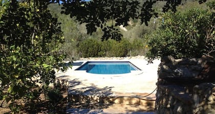 Finca a los pies del castillo de Santueri con piscina privada, jardín y BBQ