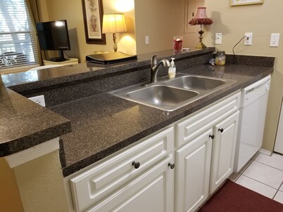 5 min. to Madiera Beach, Fl. GATED. PERFECT & COZY!