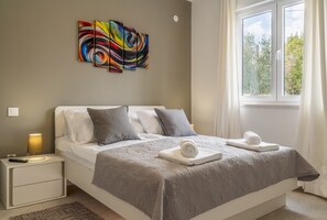 5 bedrooms, in-room safe, iron/ironing board, free WiFi - Villa Splendor, new modern 5 bedroom, near Dubrovnik, heated pool with parking (Cilipi)
