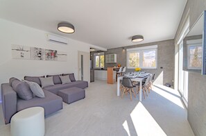 Smart TV, ping pong - Villa Splendor, new modern 5 bedroom, near Dubrovnik, heated pool with parking (Cilipi)