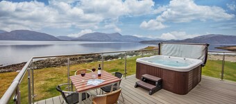 Waterfront Lodge 5 with Hot Tub