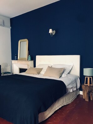 3 chambres, fer et planche à repasser, Wi-Fi, draps fournis