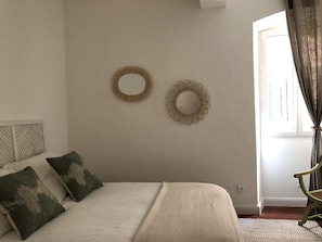 3 chambres, fer et planche à repasser, Wi-Fi, draps fournis