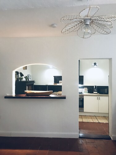 Rare: Air-conditioned house, sleeps 4 - historic center