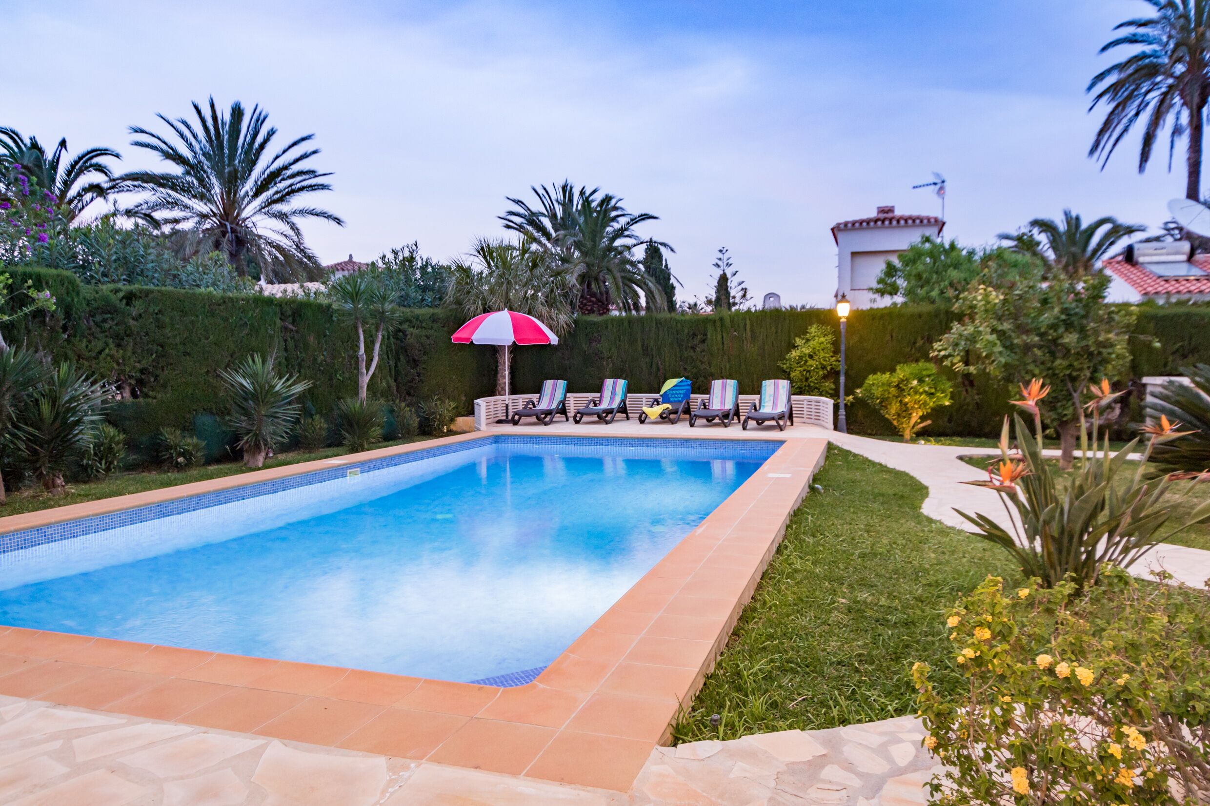 Alberca al aire libre y alberca climatizada