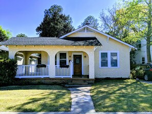 Exterior - Master’s Getaway: 10 mins from National; 30 s walk from AMAZING coffee & drinks! (Augusta)