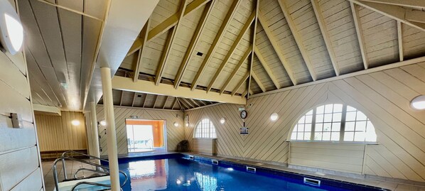 Pool - Waterfront Lodge 8 with Hot Tub (Kentallen Pier)