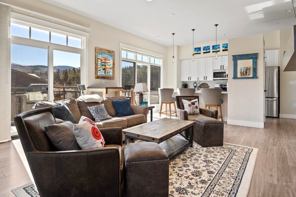 Smart TV, fireplace, video games, Hulu - Luxury Loft 24 I Hot Tub I Great Views I Best Price I Discounted Attractions (Winter Park)