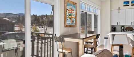 Smart TV, chimenea, videojuegos y Hulu