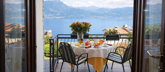 Musik suite with lake view