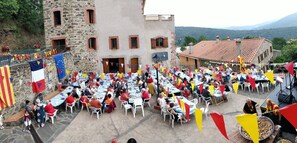 Outdoor dining - House in Taulis Catalan in the hinterland near Perpignan (Taulis)
