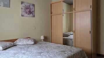 2 bedrooms, iron/ironing board