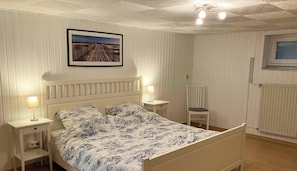 3 bedrooms, iron/ironing board, travel crib, free WiFi
