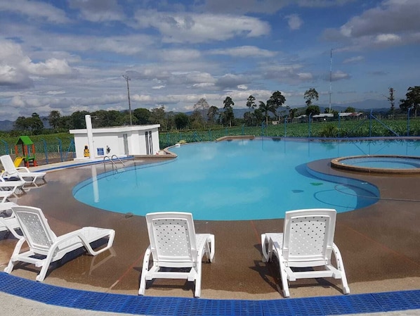 Outdoor pool - Apartahotel Jeronimos (Montenegro)
