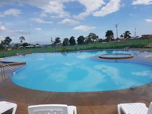 Outdoor pool - Apartahotel Jeronimos (Montenegro)