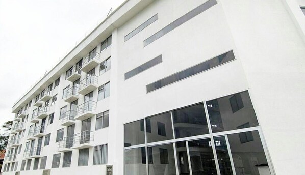 Property entrance - Apartahotel Jeronimos (Montenegro)