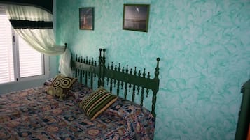 1 chambre, fer et planche à repasser, draps fournis