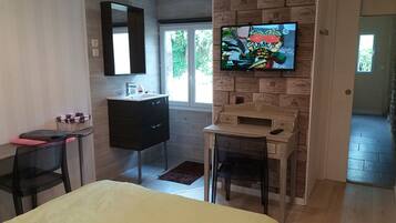 3 slaapkamers, een strijkplank/strijkijzer, reisbedje, wifi