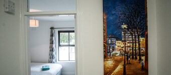 Quiet gated Townhouse within walking distance to all attractions