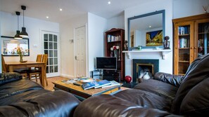 TV, fireplace, Netflix, DVD player