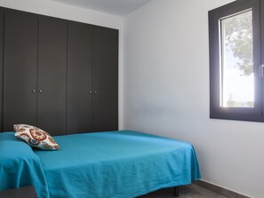 2 bedrooms, internet, bed sheets