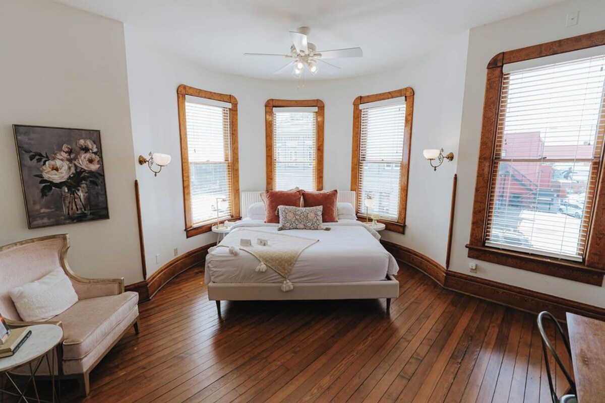 Argenta Suite | Premium bedding, down comforters, pillowtop beds, in-room safe