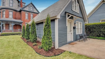 Baker Cottage | Egyptian cotton sheets, premium bedding, down comforters, pillowtop beds