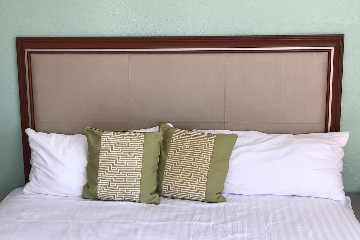 WiFi (free), bed sheets