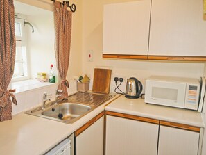 Private kitchen - Boosley Grange - E5372 (Fawfieldhead, near Buxton)