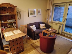 TV, stereo - Apartment with a sweeping view of beautiful sunsets (Dornumersiel)