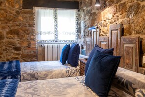 6 bedrooms, iron/ironing board, free WiFi, bed sheets - RURAL ACCOMMODATION FLOREU DE REMIS (Cangas de Onís)