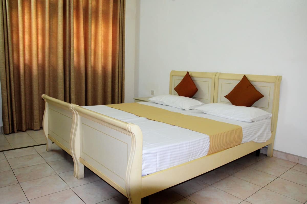 Blackout drapes, soundproofing, iron/ironing board, free WiFi