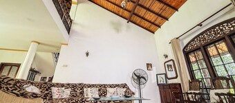 Gondolas Holiday Lanka