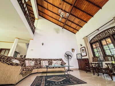 Gondolas Holiday Lanka