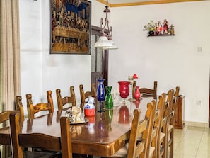 Shared fridge, microwave, stovetop, cookware/dishes/utensils - Gondolas Holiday Lanka (Ragama)