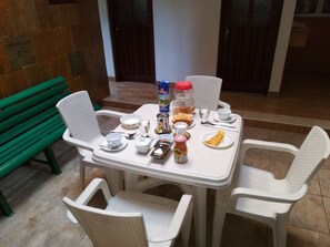 Breakfast area - Gondolas Holiday Lanka (Ragama)