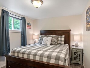 1 bedroom, WiFi, bed sheets - S4 - Kickin Out - Surf Inn (Netarts)