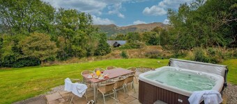 Wildwood Cottage with Hot Tub - sleeps 8 guests  in 4 bedrooms