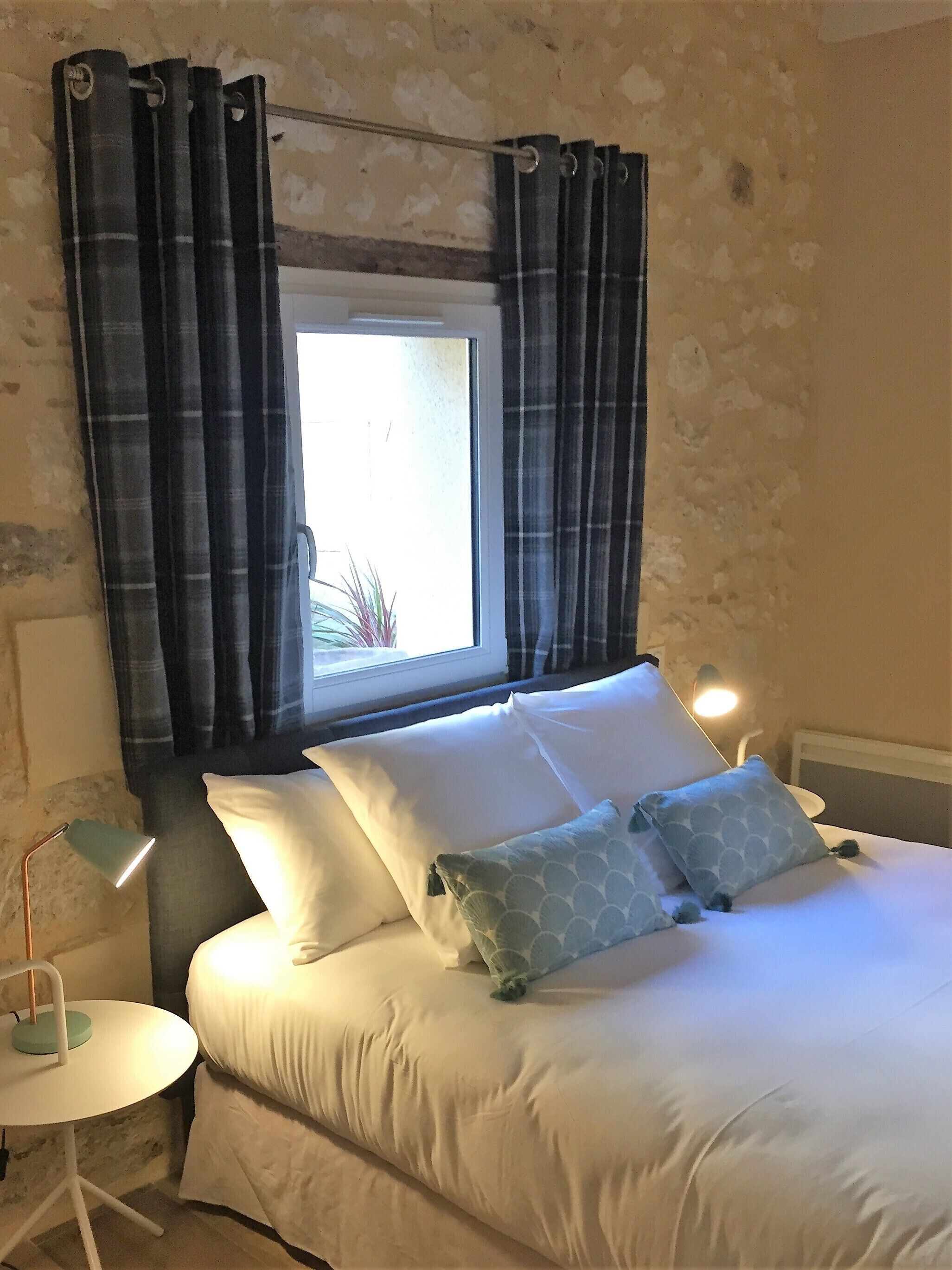 3 slaapkamers, een strijkplank/strijkijzer, reisbedje, wifi