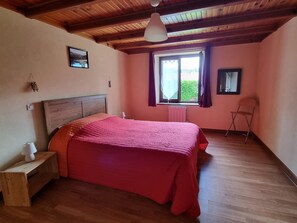 2 bedrooms, iron/ironing board, travel cot, WiFi