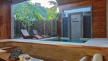 Superior Villa, 1 Bedroom, Private Pool | Ruang tamu | TV LCD