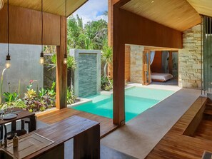 ดีลักซ์วิลล่า, 2 ห้องนอน, สระว่ายน้ำส่วนตัว | ลานระเบียง/นอกชาน