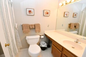 Bathtub, towels