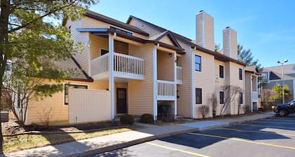2 Br 2 b Condo at Unv of Notre Dame, Short and long term stays welcome! ND Football (A5)