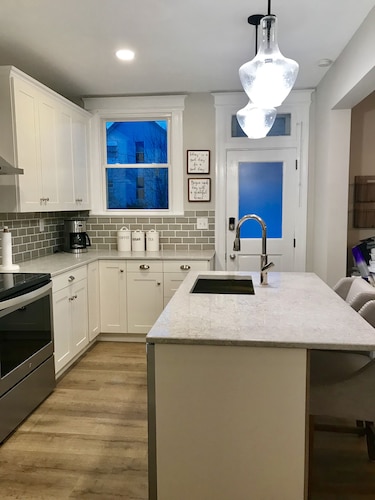 Urban Oasis 3 Miles to Cincy Sleeps 12